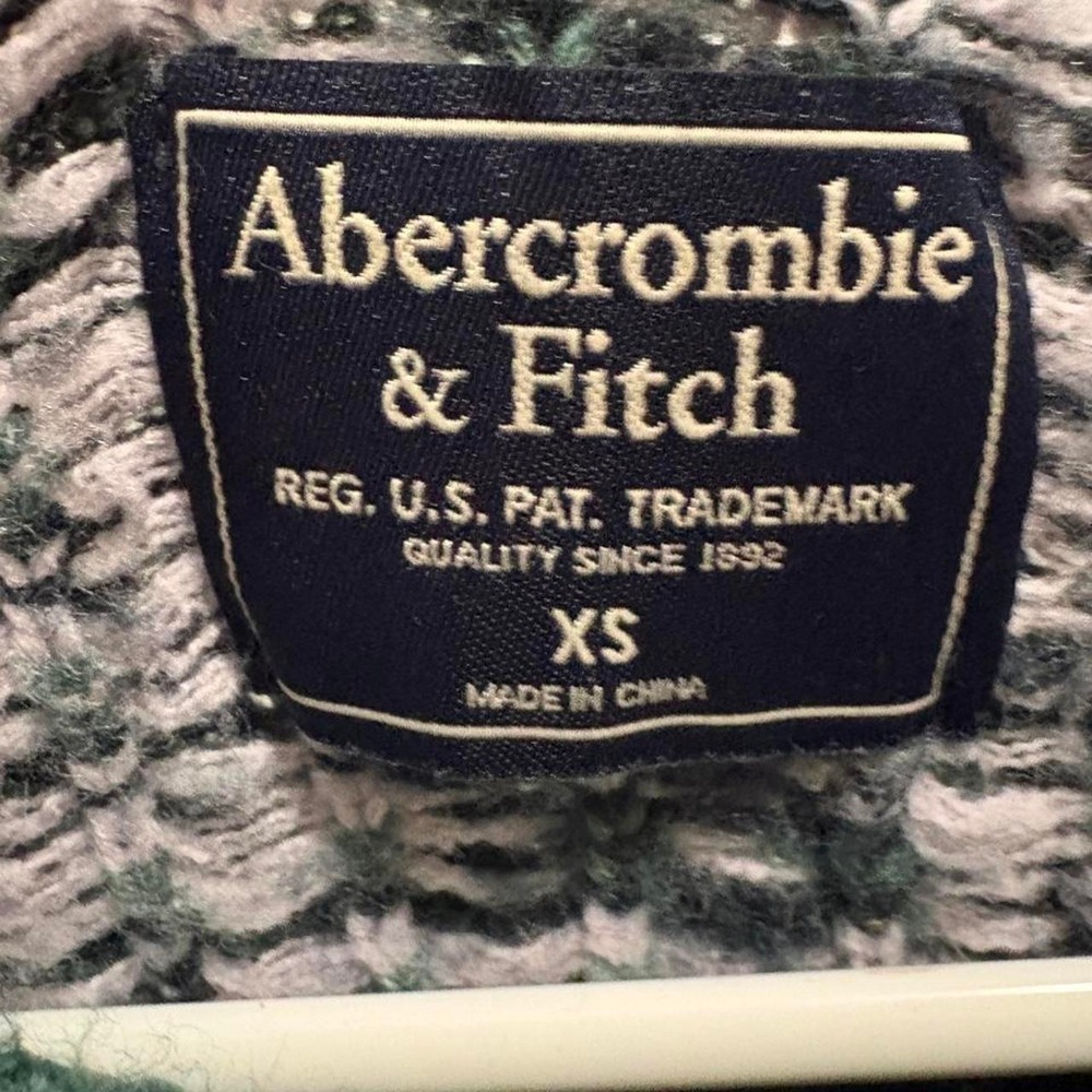 Abercrombie & Fitch Green‎ Plaid Cropped Sweater XS Long Sleeve Knit Crew Neck - Picture 2 of 4